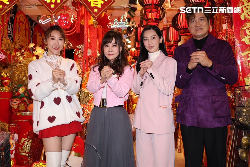 龍千玉與翁立友領豪記唱片群星拜年（圖／記者鄭孟晃攝影）