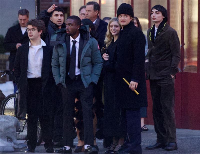 女星瑪雅霍克（Maya Hawke）結婚，《怪奇物語》劇組好友幾乎到齊。（圖／翻攝自X平台）