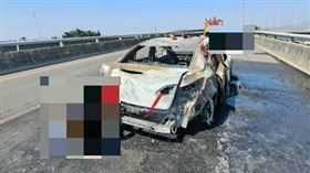 台76線,埔心段,濃煙,24歲男,火燒車,轎車燒焦,骨架（圖／翻攝畫面）