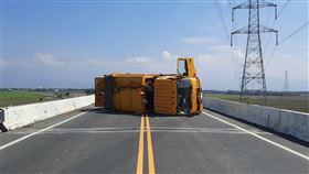 車禍,崁頂鄉,垃圾車,翻覆