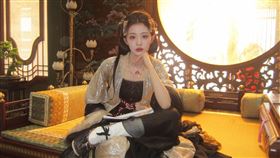 王楚然近期出演愛情喜劇《成何體統》受到網友喜愛。（圖／翻攝自微博）