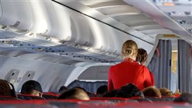 機艙內的置物櫃因為直接接觸行李箱輪子，因此很容易藏污納垢。（示意圖／翻攝自Pixabay） 