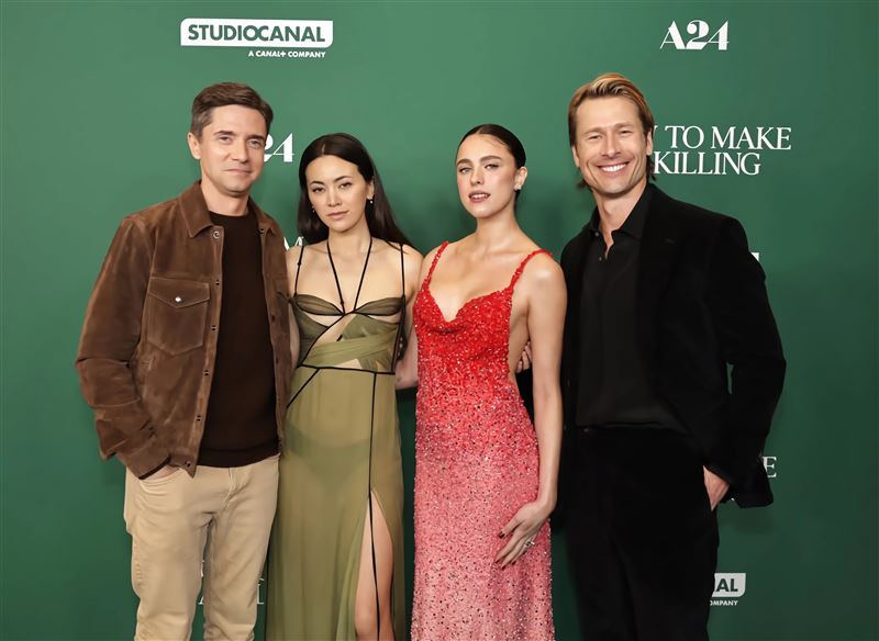 《豪門殺人指南》豪華卡司(右起)葛倫鮑威爾、瑪格麗特庫利、潔西卡漢維克、陶佛葛瑞斯 齊聚亮相洛杉磯首映會紅毯。（圖／CATCHPLAY提供）