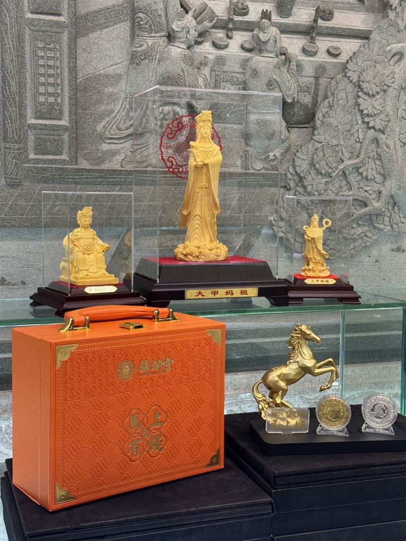 第一名奪得頭香者「頭香狀元」可獲得市值1萬8千元的大金媽。（圖／翻攝畫面）