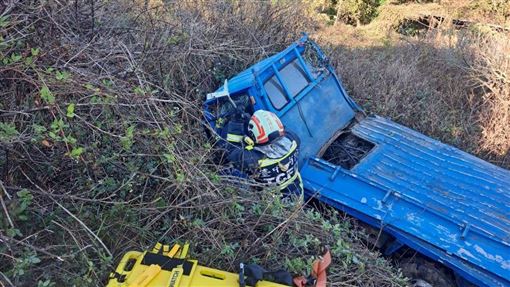 公墓添亡魂！台中阿公翻車墜邊坡慘死