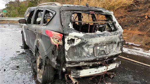 新／除夕驚魂！國道3沙鹿段小貨車陷火海