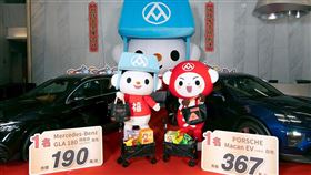 馬年春節福袋　百貨、量販、超市各出奇招馬年百貨、量販、超市春節福袋各出奇招，全聯最大獎祭出2台豪華夢幻車款。（全聯提供）中央社記者曾智怡傳真　115年2月16日