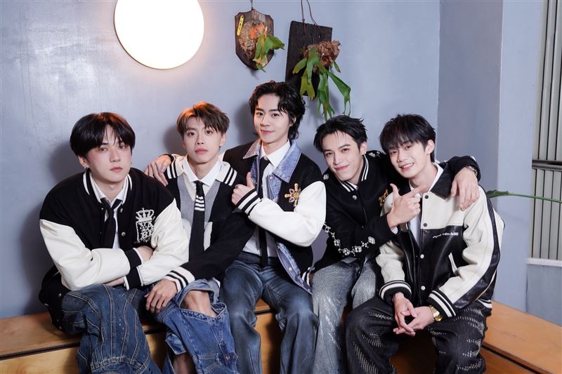 Ozone周祖安（左起）、黃文廷、林佳辰、李哲言、周子翔接受《三立新聞網》專訪。（圖／記者趙于瑩攝影）