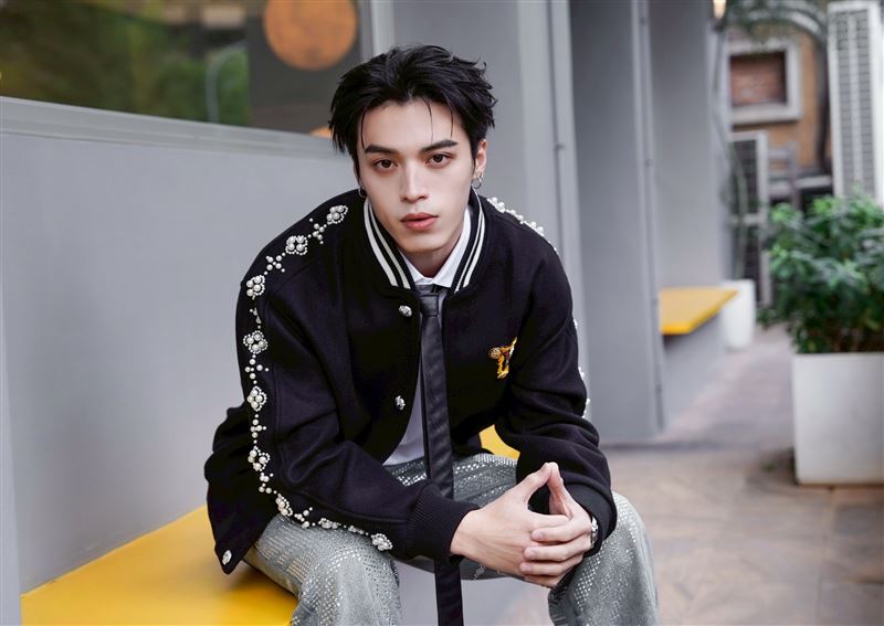 李哲言每年前往紫南宮求財,充滿儀式感。(圖/記者趙于瑩攝影)