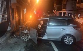 鳳林,花蓮,老婦人,車輛,圍牆,車禍,返鄉,過年（圖／翻攝畫面）