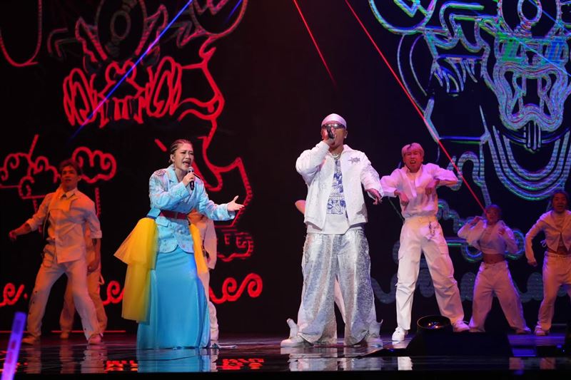 阿跨面首度和黃妃合體演出。(圖/翻攝自IG @popin_feng_guang_handsomeman95)