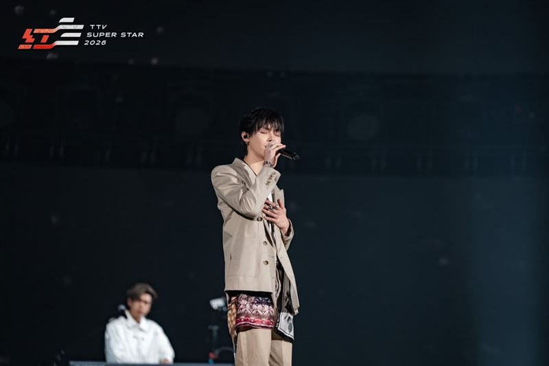 &amp;TEAM來自台灣的成員NICHOLAS（王奕翔）和八三夭合作演唱你想見你想見你〉。（圖／翻攝自IG @superstarttv）