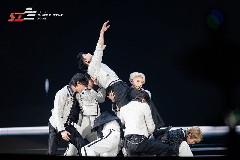 &TEAM壓軸站上台北小巨蛋舞台。(圖/翻攝自IG @superstarttv)