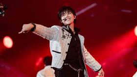 &TEAM台灣成員王奕翔再度回到家鄉演出，LUNÉ們在台下哭成一片，為他感到驕傲。（圖／翻攝自IG @superstarttv）