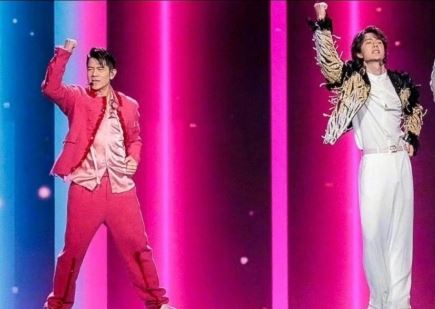 郭富城跟王一博同台。（圖／翻攝自Youtube）