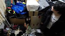 凍齡男神豪宅堆滿雜物鞋子　他開門被臭暈