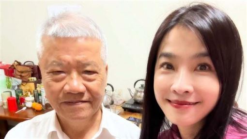 痛失媽媽首過年　小嫻除夕包紅包給爸爸