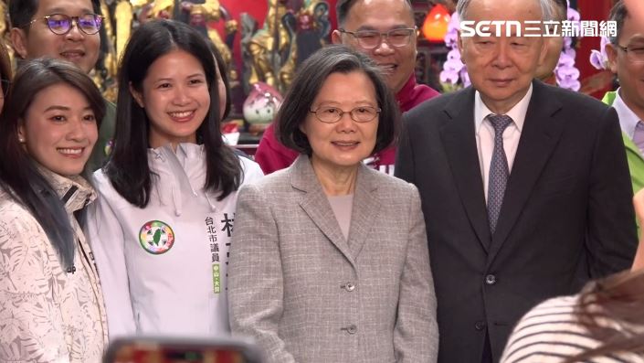 蔡英文覺修宮參拜祈福（圖／翻攝畫面）
