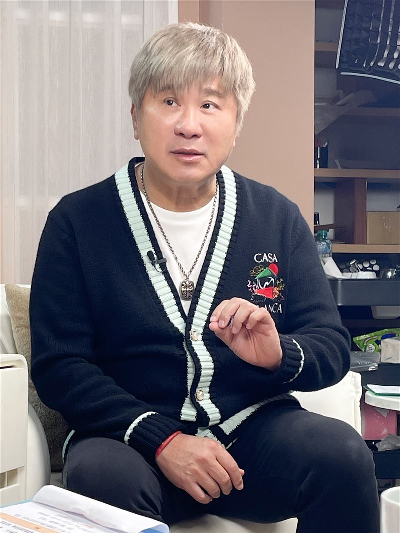 胡瓜分享自己的投資經歷。（圖／華視提供）