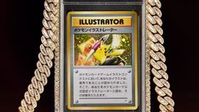 被譽為「聖杯」級的稀有「插畫家皮卡丘」卡片。（圖取自instagram.com/loganpaul）
