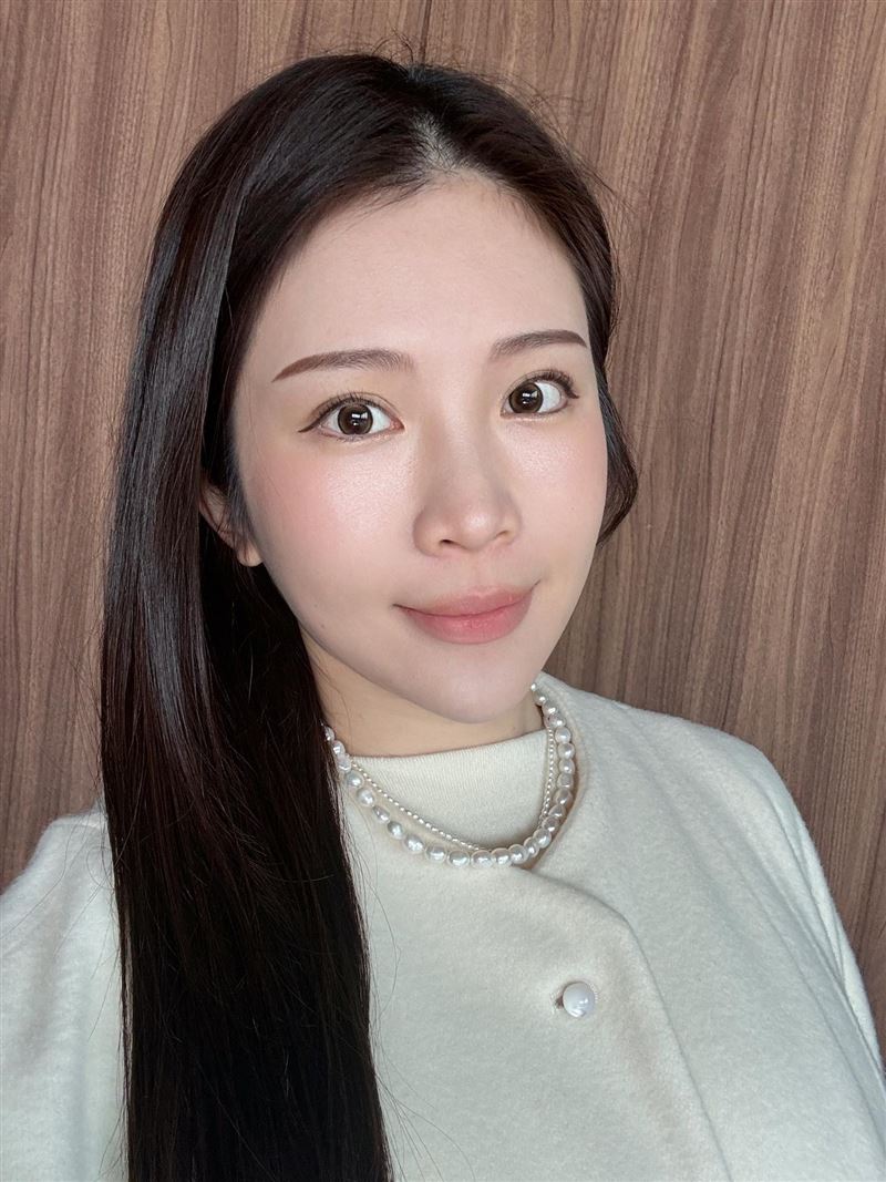 鄭家純爆料AKIRA情人節回家陪爸媽。（圖／翻攝自鄭家純臉書）