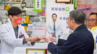 關心春節醫療院所量能　卓揆訪視社區藥局