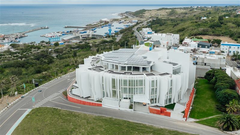 嘉楠集團旅館事業處插旗屏東，集團看好後壁湖得天獨厚的天然景觀，斥資8億元，在後壁湖打造風華渡假酒店墾丁館。（圖／風華渡假酒店墾丁館提供）