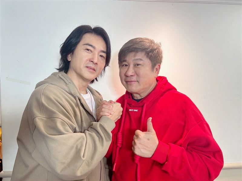 胡瓜訪問鄭伊健。（圖／《下面一位》提供）