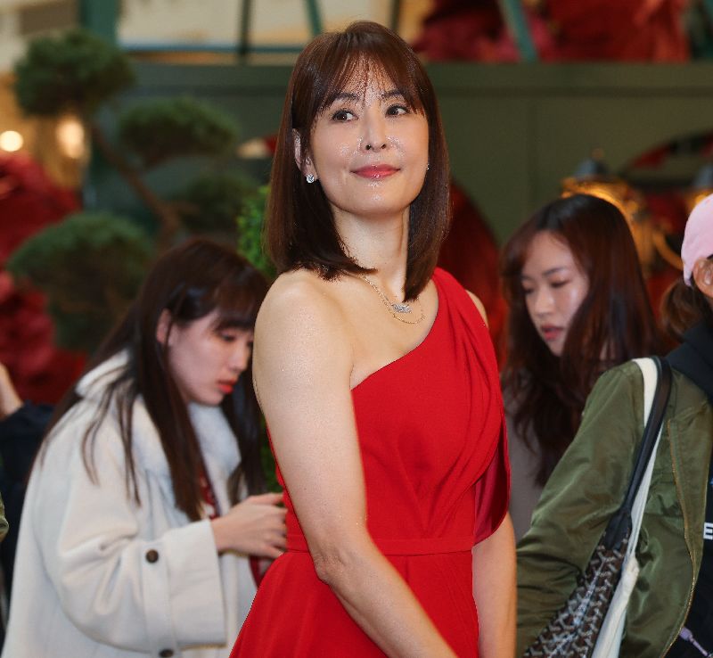 賈永婕(中)17日受訪表示,曾經可能沒花那麼多心思了解,剛好電影事件有了契機,認真閱讀資料,「重新補修我的台灣歷史學分。」(圖/中央社)