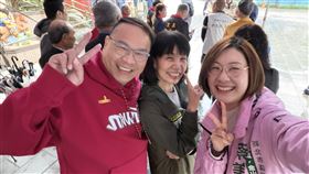 新北市議員參選人蔡美華陪同賴清德參拜。（圖／蔡美華提供） 