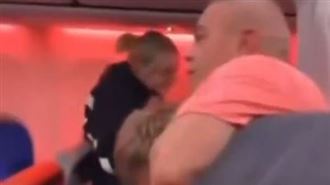 疑因沒買到菸　機內多名男女乘客互毆濺血