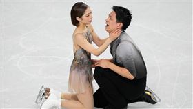 全場觀眾在三浦璃來、木原龍演出過後，紛紛起立鼓掌致意。兩人也喜極而泣。（圖／美聯社／達志影像）

