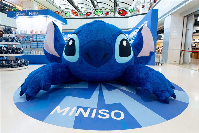 MINISO史迪奇台南快閃店，全台首見大型史迪奇毛絨充氣玩偶。（圖／主辦單位提供）
