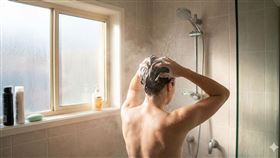 洗澡洗頭（示意圖／AI生成圖） 