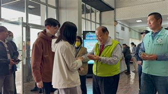 陳光復跌倒昏迷！粉專PO照：太突然沒人扶