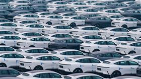 70 萬輛西方名車繞過制裁流入俄羅斯！中國成轉運樞紐，利用『零里程二手車』漏洞洗白進口。圖為示意圖。（圖／美聯社／達志影像）