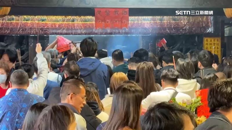 大年初一走春，南投竹山紫南宮人潮滿滿