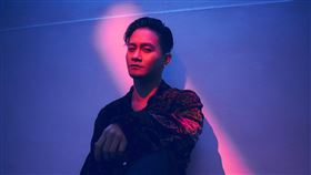 大Q吳秉洛一肩扛起家中生計。（圖／ 索尼音樂提供）