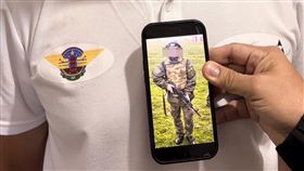 蒙古男在菲律賓空拍敏感設施被捕一名到菲律賓學習民用飛行的蒙古國籍男子，涉嫌在敏感地區空拍，並隱瞞曾在中國解放軍航空大學受訓背景，被菲律賓移民局逮捕，等候遣返。（菲律賓移民局提供）中央社記者林行健馬尼拉傳真 115年2月17日