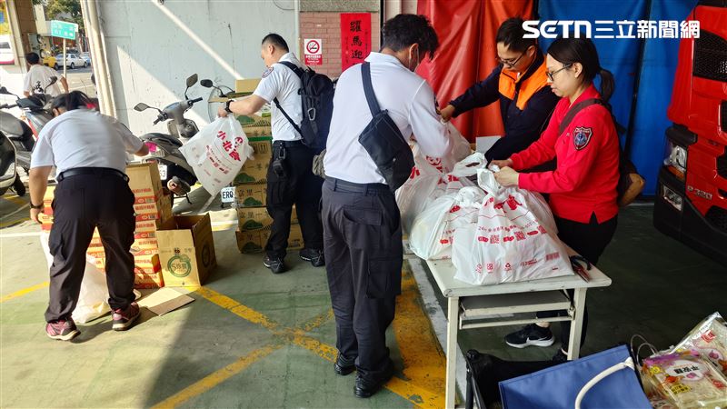 100份物資協助弱勢家庭度過馬年春節。(圖/翻攝畫面)
