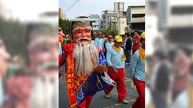 台中傳土地公上街化緣　網怒：每年都出現
