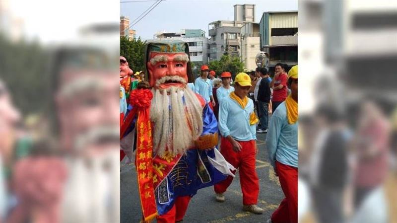 台中傳土地公上街化緣 網怒:每年都出現