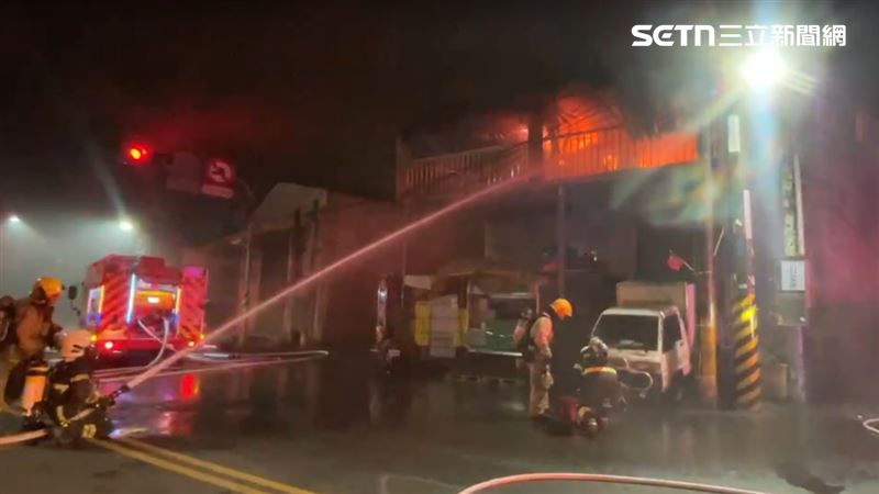 警消獲報出動22車、48人前往救援。（圖／翻攝畫面）