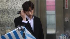 范姜彥豐敬業地專注在自己的表現上；在藝界混了多年，難得戲裡戲外都是男一的咖位。