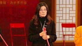 鄭麗文應邀出席法鼓山除夕撞鐘20週年儀式，法鼓山住持果暉法師和鄭麗文等貴賓，共同敲下108聲鐘響中的最後3響。（圖／翻攝自國民黨臉書）