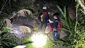 一名陳姓男子（61歲）昨天獨自到三峽有木里山區釣魚，因地形不熟、入夜後山區昏暗致迷失方向，家屬聯繫不上人報案求助。警消人員晚間7時進山搜索，2小時之後找到陳男，成功將其引導安全下山。
