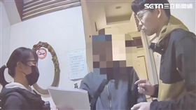 王男前往百貨公司專櫃竊取7200元的Allsaints品牌上衣。（圖／翻攝畫面）