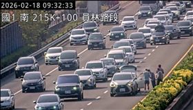 國1北向215.4公里處，上午2小客車追撞事故占內車道，回堵4公里。（圖／高公局提供） 
