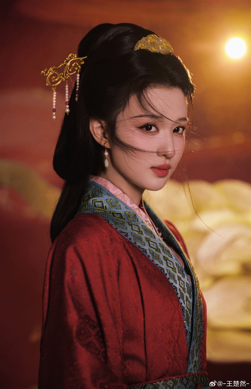 王楚然在央視春晚舞台上，20秒的鏡頭被網友封為「最美的一幕」。（圖／翻攝自微博）