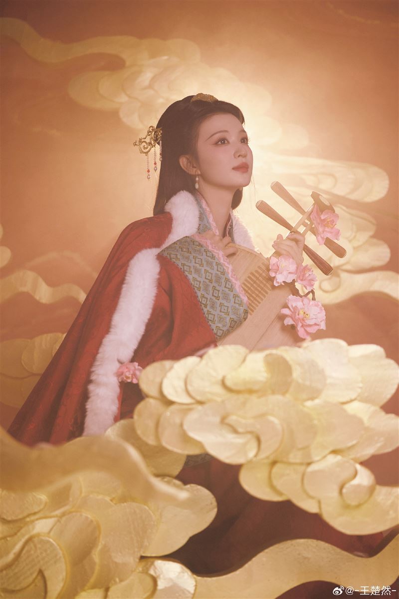 王楚然在央視春晚舞台上，20秒的鏡頭被網友封為「最美的一幕」。（圖／翻攝自微博）